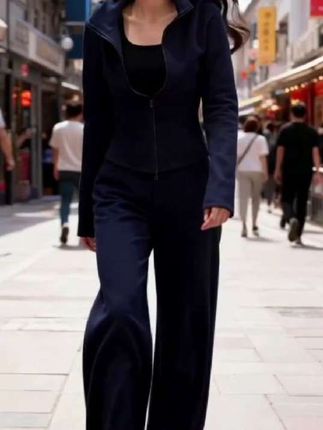 运动休闲套装 这套运动休闲套装,不仅显瘦又时尚!还有直筒阔腿裤,舒适度满分!#气场全开#时尚减龄