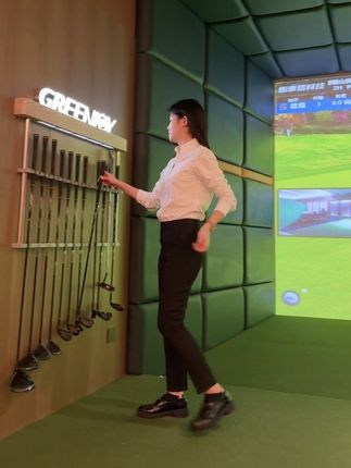 你在私底下做的事,会在公共场合体现出来。阅读,会展现在你的谈吐中。饮食,会展现在你的精力上。自律,会展现在你的自信里。专注,会展现在你的成果上。环境,会展现在你的成长中。自爱,会展现在你设下的界限里。心胸,会展现在你如何面对混乱。你,就是在没有人看见时所培养的一切。#祁联儿