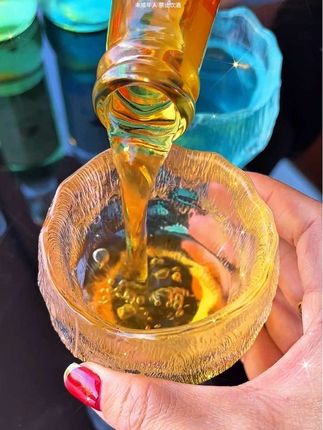 “现在几点了”“酒点” 如果一言难尽,那就一饮而尽#微醺时刻 #好喝不贵 #小酒解心宽 #鸡尾酒#小酒解心宽