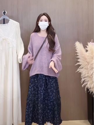 早秋新款遮肉显瘦宽松休闲针织上衣加碎花半身裙#套装#韩版穿搭#遮肉显瘦#针织衫#半身裙
