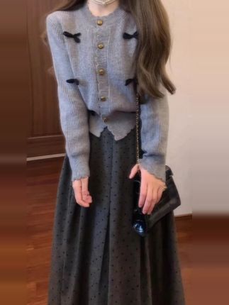 #高级感穿搭 #洋气减龄 灰色针织毛衣搭半身连衣裙2025年女秋季小个子高级感气质长裙9109#精致优雅@DOU+小助手 @抖音小助手