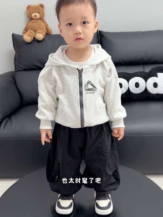 巨巨巨高品!关键才这个价就给儿子薅到一件连帽开衫小外套,面料柔软舒适,男女宝穿都好看,已经开始大降温了,趁还没断码赶紧薅~#儿童外套 #高品质童装 #萌娃穿搭 #母婴好物