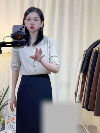 秋冬款毛呢裙腰显瘦长裙A字毛呢小个子中长款#时尚穿搭时尚穿搭时尚 #时尚气质穿搭 #休闲穿搭 #时尚搭配服装 #女装时尚穿搭