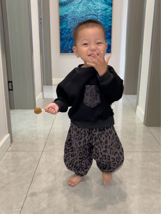 长相可以基础,但穿搭不能基础!#我的男孩#生儿子就是用来打扮的 #萌娃穿搭 #学走路的宝宝