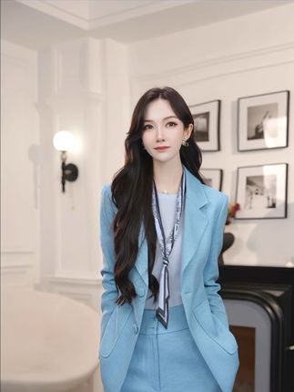 当你全然投入热爱之事,光芒自会显现。#职场女性 #气场全开 #每日推荐 #优雅气质 #职场穿搭