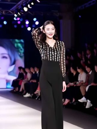 职场&社交全能王!走秀级连体裤来袭#今天穿什么 #引领时尚潮流 #优雅气质