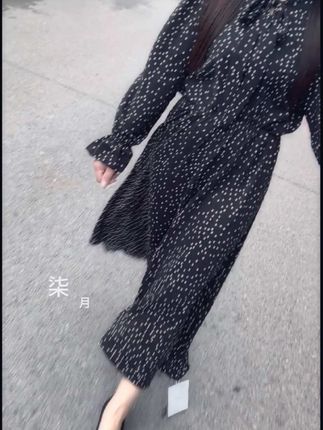 #今日穿搭look #显瘦遮肉减龄 #气质穿搭 #波点连衣裙#气质套装连衣裙