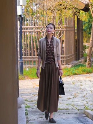 40如何,50如何,一样可以光彩夺目,女人分年龄,管理好自己的情绪,优雅一辈子.#气质#秋款穿搭 #显瘦穿搭 #精致