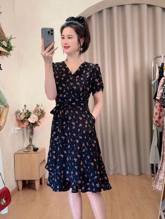 小个子V领气质收腰显瘦时尚印花女装清凉连衣裙碎花泡泡袖#显瘦穿搭 #连衣裙 #气质连衣裙 #显瘦连衣裙  #碎花连衣裙