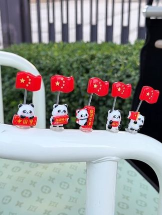 如果信仰有颜色 那一定是中国红国庆节快到了,红旗小摆件赶紧安排起来,放在车里家里办公室都合适#车载摆件#创意摆件#国庆