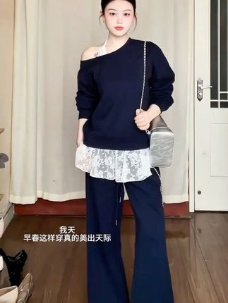 小孕妇们,我不说怀孕了,谁能看得出来?这个春季孕妇套装真的太好看了!韩系慵懒风上身洋气又减龄,斜肩挂脖的设计超显气质,面料软糯舒适,穿上就不想脱下来了。#孕期穿搭 #一个身体两个心跳 #孕期 #孕妇装