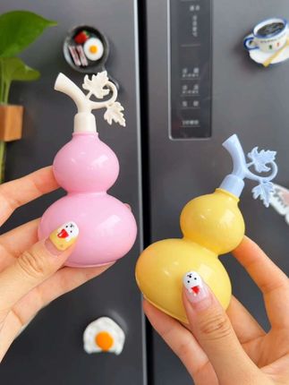 它是个开瓶器也是个冰箱贴!平时喝啤酒、矿泉水啥的,用它轻松开盖就。把它吸在冰箱上,再用时也方便#美观又实用#葫芦磁吸开瓶器