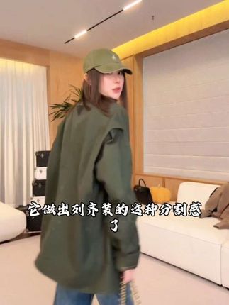 #简约百搭时尚穿搭 #潮牌穿搭 #潮牌女装 #外套穿搭 适合走酷飒路线的姐妹,轻松拿捏气场。