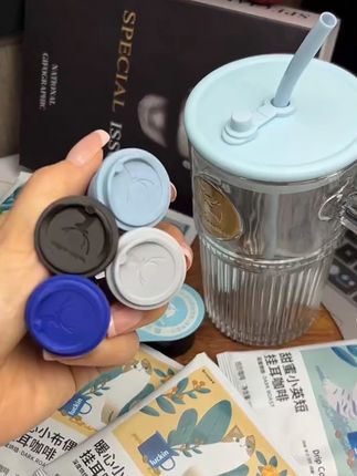 瑞幸这次的冰蓝吸管杯真的是戳到我了,颜值也太高了吧!#瑞幸咖啡 #杯子控 #咖啡推荐 #仙女都在喝什么 #对象