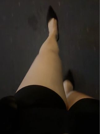 越穿越舒服的高跟鞋,逛街也不累脚#黑色系穿搭 #路灯下的我 #高跟鞋