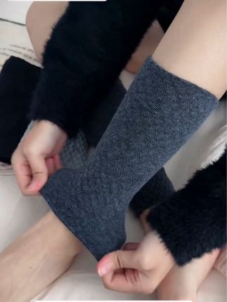 骑车穿这个袜套真的太暖和了# 护腿袜套 #骑车必备 # 小腿套 # 护膝护腿 # 护膝护腿