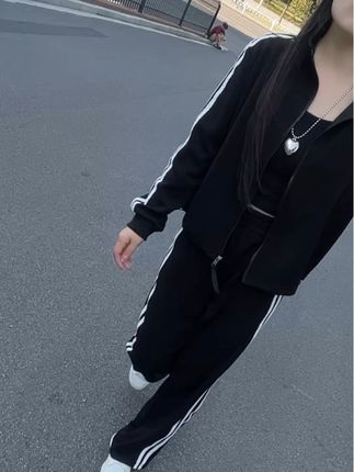 什么都可以,就是不可以动情,感情这个东西太上头 了,一旦入了心,不死也会的脱层皮,一句话说的好, 花碰草别碰情,动手动脚别动心,有缘无份难相守,爱 的再多等于零。#休闲服饰 #穿搭