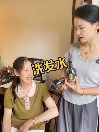 家人们,谁没被脱发掉发烦过啊!一梳头就掉一大把,看着头顶头发越来越空,发缝变得越来越宽,真的越想越愁,之前我也被这事困扰,后来用了瑶品防脱预发洗发露,感觉还挺可以的,他的成分温和不刺激头皮洗起来很舒服#洗发水 #固发 #防脱洗发水 #瑶品防脱育发洗发水
