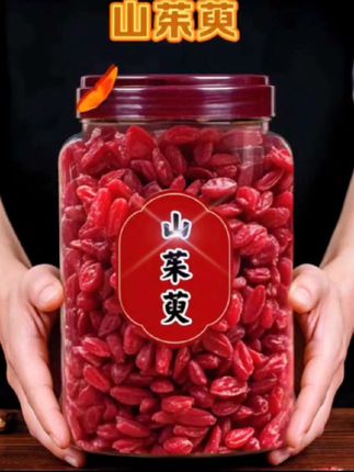 家人们,你们有没有买过这种山茱萸?它可是个好东西!这个就是山茱萸新货,是去掉核的枣皮,山萸肉都是自然晾干的,吃起来又方便又省事。它的用处可多了,可以用来泡水喝,煮粥煲汤都行,对身体特别好。这么好的山茱萸,快来试试吧!点击下方链接就能购买了!