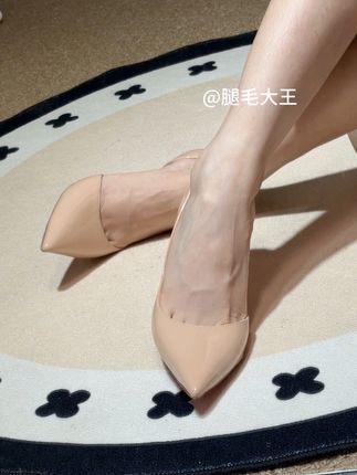 八厘米确实没有十厘米的弧度美~但是日常舒服一些#穿出高级感 #高跟鞋 #裸色高跟鞋 #女鞋推荐 #尖头高跟鞋