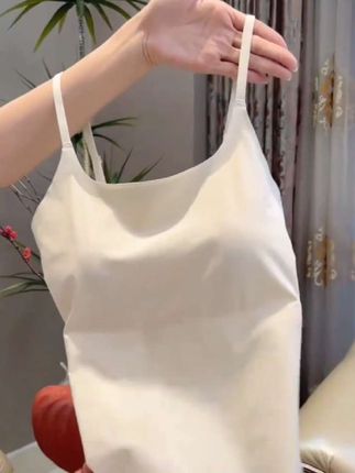 wok!终于挖到了焦树家正版的凉感吊带!夏天怎么能没有一件小吊带呢?蕉树家这款凉感奶皮子吊带也太好穿了吧,自带胸垫内搭外穿都贼好看,快快冲!#好物推荐🔥 #透气舒适 #夏日必备 #贴身衣物