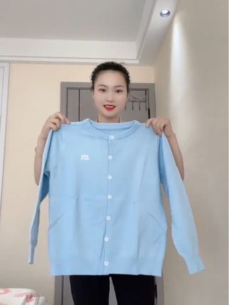 奶蓝色针织开衫外套搭配韩版休闲裤~慵懒随意~韩系干净又温柔 #韩系穿搭 #秋季主打简单干净氛围感 #针织开衫#谁穿谁好看 #浅浅期待一下秋冬穿搭