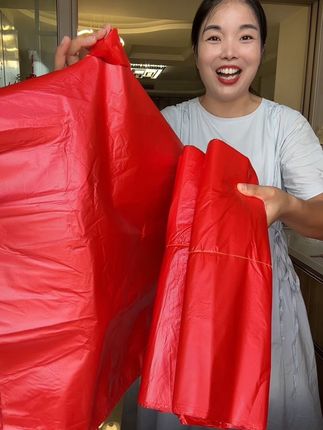 超好用的红色#垃圾袋 都卷到这个价发50只了!超级厚实 承重力强!环保无异味 当购物袋手提袋用都合适!消耗品趁活动赶紧多囤一些!#红色垃圾袋 #结实耐用垃圾袋推荐 #工厂一手货 #超便宜超划算