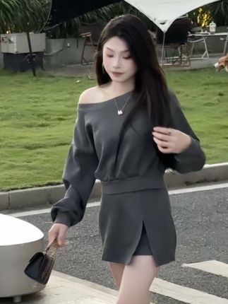 2025秋季新款韩系辣妹时尚套装女一字露肩长袖卫衣百搭短裙两件套#显高显瘦穿搭 #黑色高级感穿搭 #穿搭搭配 #减龄气质 #我的ootd穿搭