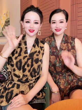 昨天突发情况 没能继续直播,今天快来直播间捡漏吧#搭档组合 #优雅气质 #高贵优雅