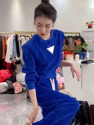 #时髦穿搭 #减龄气质 #美搭尽显女神范 #谁穿谁好看系列 #高级感穿搭