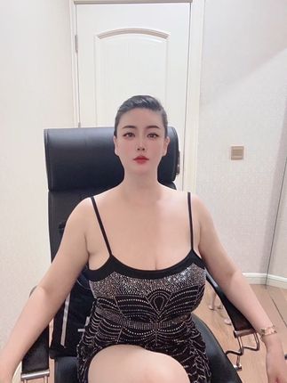 #黑色高级感穿搭