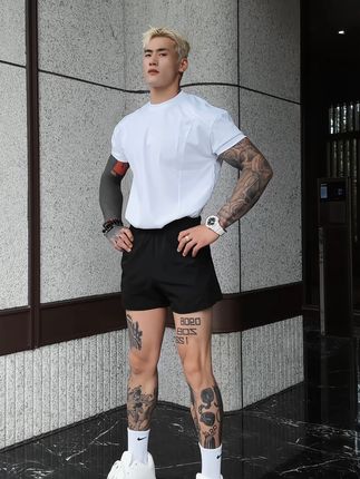 穿搭比例搭好 回头率满满 #短裤 #夏日穿搭 #男生穿搭 #ootd穿搭 #运动穿搭