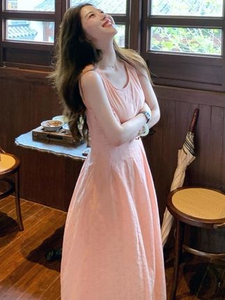 粉色吊带背心连衣裙子女夏2025新巨好看独特漂亮掐腰无袖长裙#夏季穿搭 #今日穿搭 #温柔风穿搭