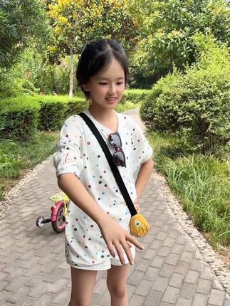 人生小满胜万全,健康可爱的女儿已是上天最大的恩赐了,人生不能既要还要,知足常乐 平安健康就是最大的幸福,#我的女孩👧🏻 #生女儿就是用来打扮的 #女童穿搭 #夏季穿搭 #高品质童装