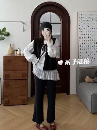 【微喇小黑裤】松紧腰百搭下摆开叉微喇小黑裤,显瘦显腿长#早秋穿搭公式来了 #轻松解锁秋季穿搭 #初秋韩系穿搭已就位 #肉肉女孩的早秋不露腿穿搭 #当梨型身材拒绝露腿焦虑