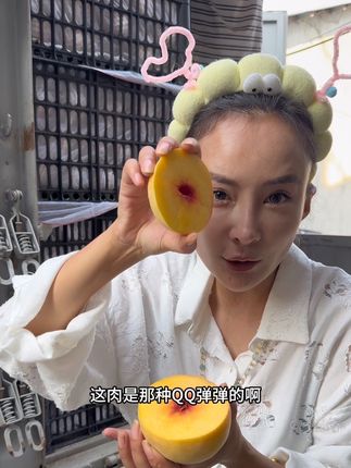 姐妹们,刚刚摘回来的锦绣黄桃,好漂亮,个大味美,这波弄完了就不做了,有需要的就去拍#记录真实生活 #新鲜应季水果 #快来一起尝个鲜