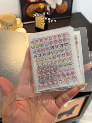 谁能拒绝一本个位数4000枚的小鼻嘎贴纸本啊!#贴纸本 #手帐贴纸 #学生党平价安利 #贴纸自由 #是时候安排一下了