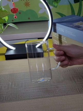 在家喝茶用的水杯就选这种耐高温的,自带把手防烫手,泡上茶叶也是赏心悦目#玻璃杯 #水杯 #彩色把手玻璃杯 #泡茶杯 #耐高温玻璃杯