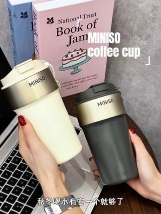 316内胆更安心,双饮设计切换畅。简约杯身藏格调,咖啡时刻在线。#水杯 #双饮杯 #保温杯 #杯子控 #名创优品