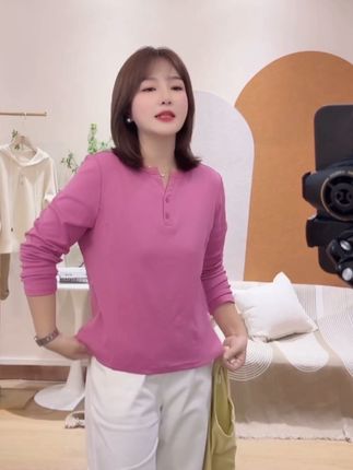 蜜豆midou秋季T恤V领女士简约休闲春秋宽松型长袖显瘦纯色体恤#秋季新款#简约时尚#休闲穿搭 #宽松版型 #气质穿搭