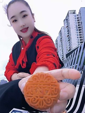 今天是中秋节,大家要记着吃月饼🥮哟
