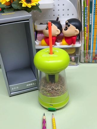 卡西米尔的新品全自动削笔器又好看又好用还不过百!还配各种规格的笔,粗铅笔,细铅笔,各种笔杆的铅笔都能削,笔尖也可以调节粗细,这下太解放双手了,又省时又省力啊#全自动#卡西米尔