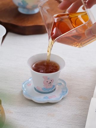 手绘清新小花三足花边杯垫 #茶生活 #陪你精致生活 #茶具茶器 #茶道与茶文化 #高端瓷器