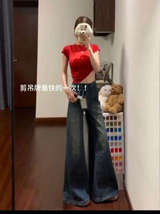 人生的快乐就是走自己的路,看自己的风景,感恩知足,微笑,简单,保持轻松愉快的心情。#阔腿裤牛仔裤#牛仔裤搭配