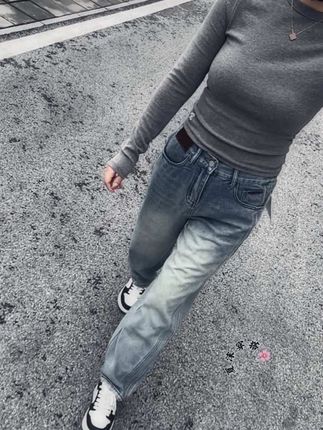 所谓人心隔肚皮,谁都看不透别人的人心,世事难料,不是每个人都像你想象的那么好,可能只是表面上的仁慈,不经历些事情是看不清人心的!#早秋穿搭#牛仔裤#休闲风#显瘦穿搭#早秋穿搭三分钟出门不是梦