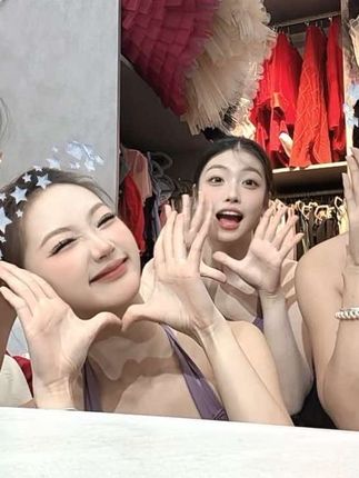 你也偷偷的望着我👀#红山果dj #红山果手势舞 #甜甜的手势舞 #甜美