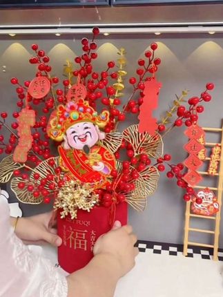 乔迁新居,这个福桶可少不了,红彤彤的非常喜庆,真是越看越喜欢!#乔迁新居氛围提前搞起来#发财果#摆件#福桶#摇头财神福同摆件