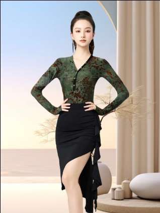 拉丁舞服,高级感套装,新款丝绒摩登舞服,透气显瘦,国标训练服#舞蹈服 #高级感穿搭 #精致优雅 #初秋穿搭 #透气舒适