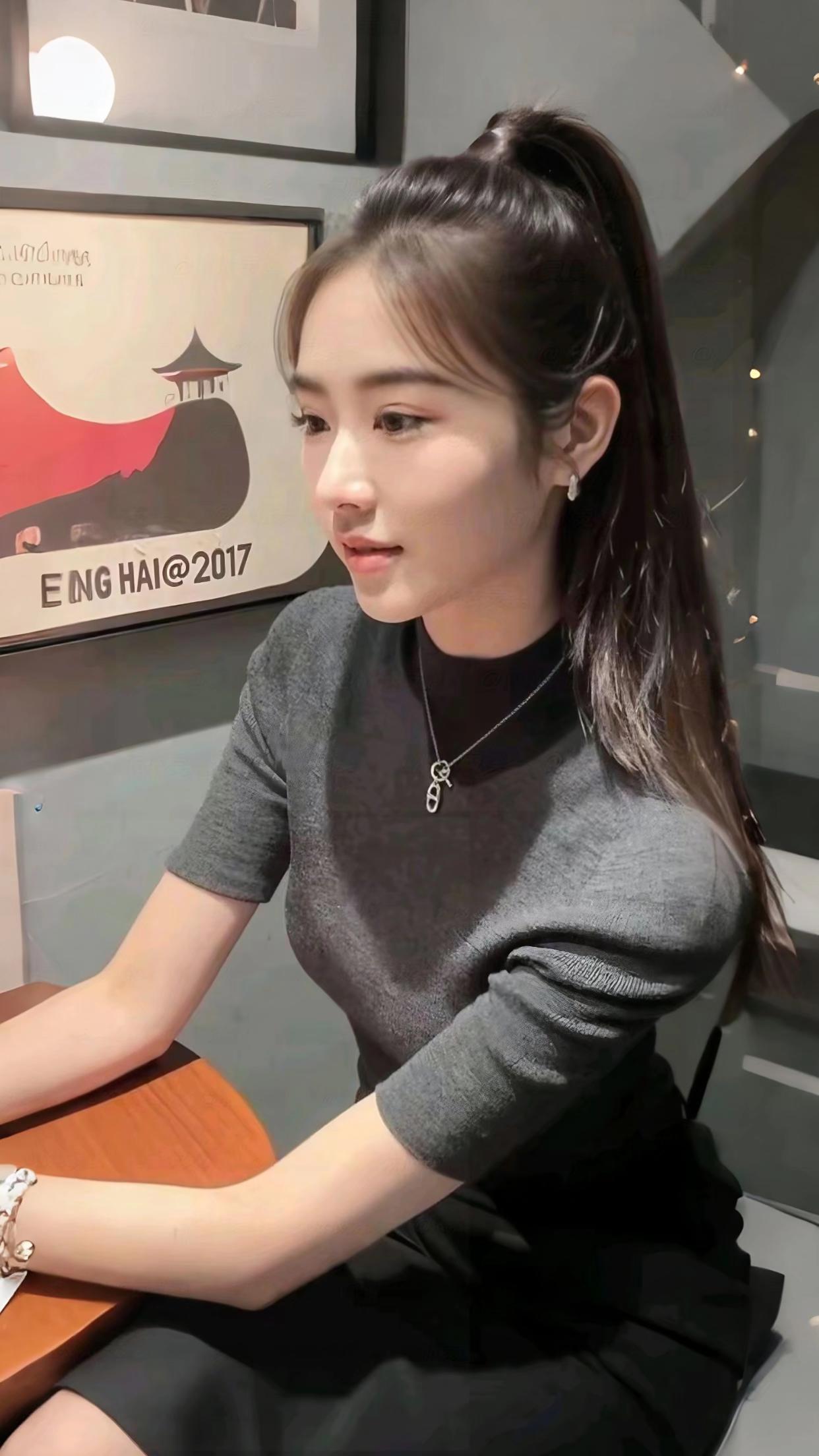 #你值得拥有美好的一切 #无限回购的宝藏单品#半高领中袖针织衫#时尚气质穿搭 #高品质打底衫