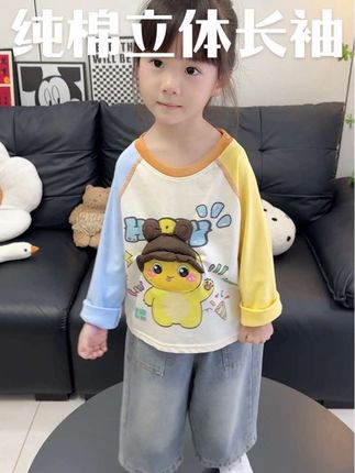 人生大几十年分她几年又如何 你总是筋疲力尽守着这么个小家伙 让你无法再做回自己 有时候坏情绪会突然将你淹没 会崩溃会无助会有脾气 可是也就是如此疲惫的三年 却是她离你最近的几年#儿童穿搭 #带娃
